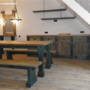 Vanast ehituspuidust köök Kassaris